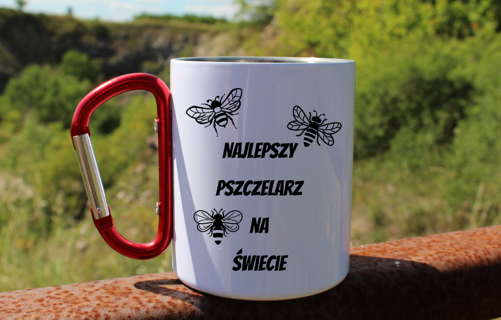 Kubek biały z czerwonym karabińczykiem nadruk "Najlepszy pszczelarz na świecie" #1