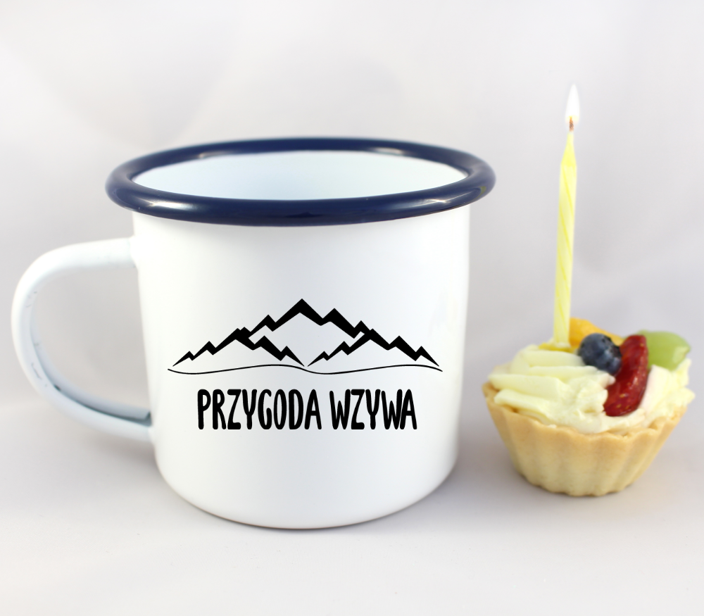 Kubek biały emaliowany z nadrukiem „Przygoda wzywa” – podróż, trekking #9