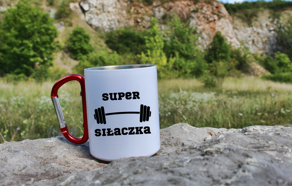 Kubek biały z czerwonym karabińczykiem i nadrukiem „Super Siłaczka” – na siłownię #2