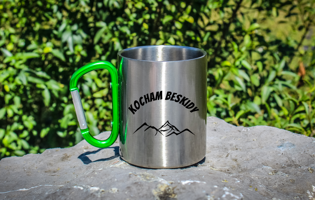 Kubek z zielonym karabińczykiem i nadrukiem "Kocham Beskidy" - góry #1