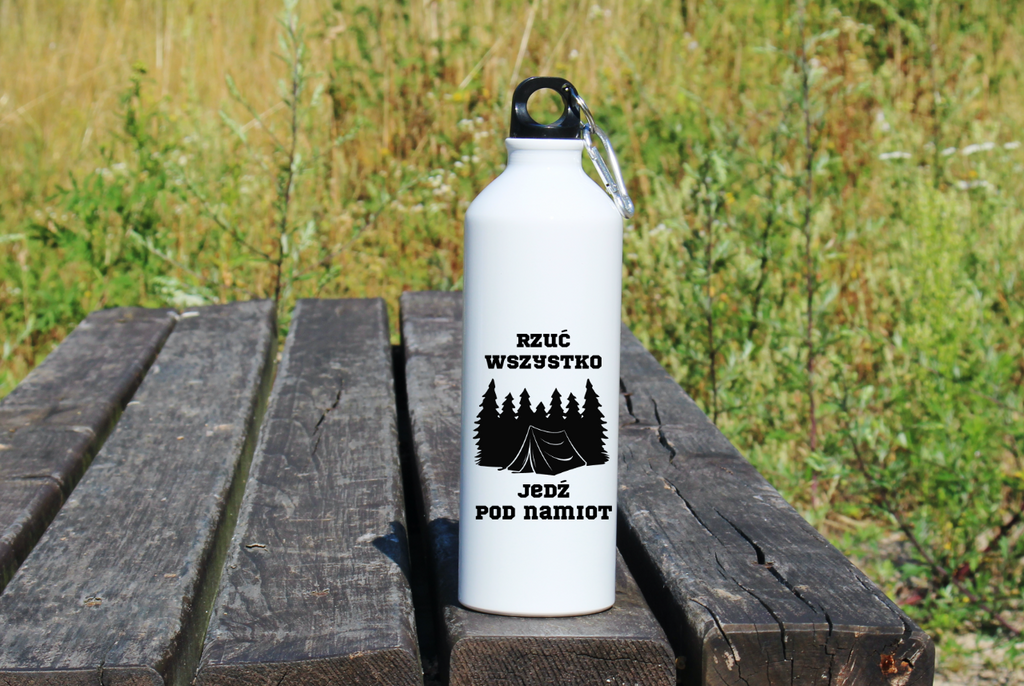 Butelka biała 800 ml z nadrukiem „Rzuć wszystko, jedź pod namiot” – camping, podróż #9
