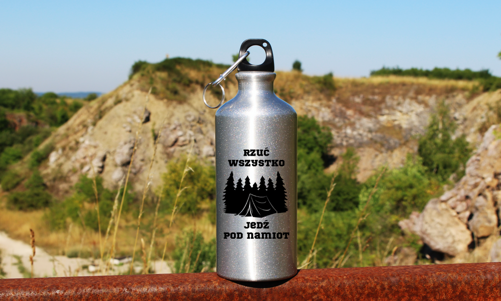 Bidon srebrny 500 ml z nadrukiem „Rzuć wszystko, jedź pod namiot” – namioty, camping, wyprawa #8
