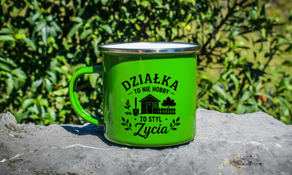 Kubek emaliowany zielony z nadrukiem "Działka to nie hobby, to styl życia" - działka, ogród #4