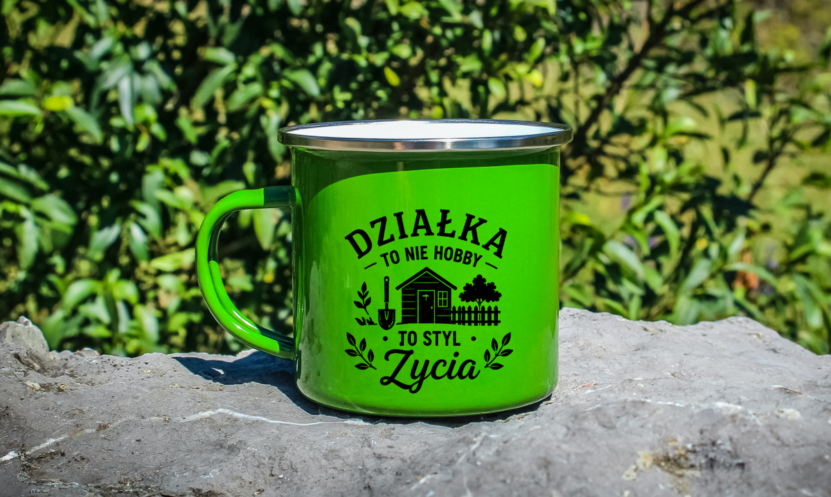 Kubek emaliowany zielony z nadrukiem "Działka to nie hobby, to styl życia" - działka, ogród #4
