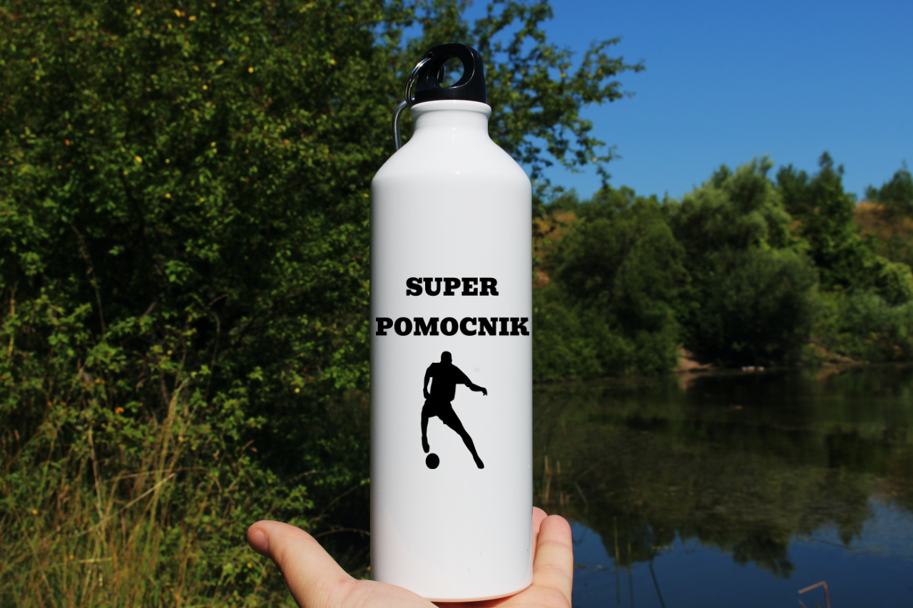 Butelka biała 800 ml z nadrukiem "Super Pomocnik" – piłka nożna #4
