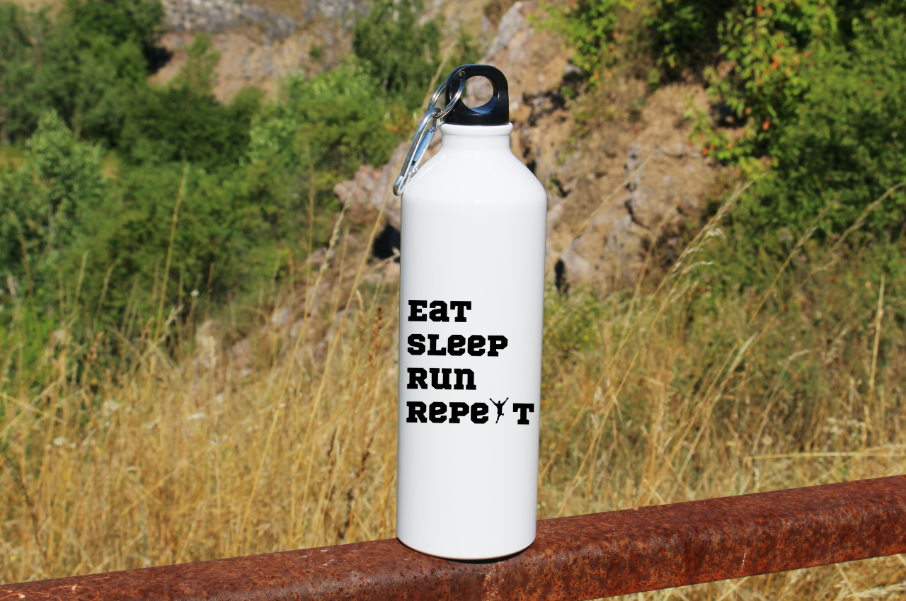 Bidon dla panów biały 800 ml z nadrukiem "Eat Sleep Run Repeat" – bieganie #11