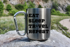 Kubek karabińczyk srebrny z nadrukiem „Eat Sleep Travel Repeat” – podróże, przygoda #5