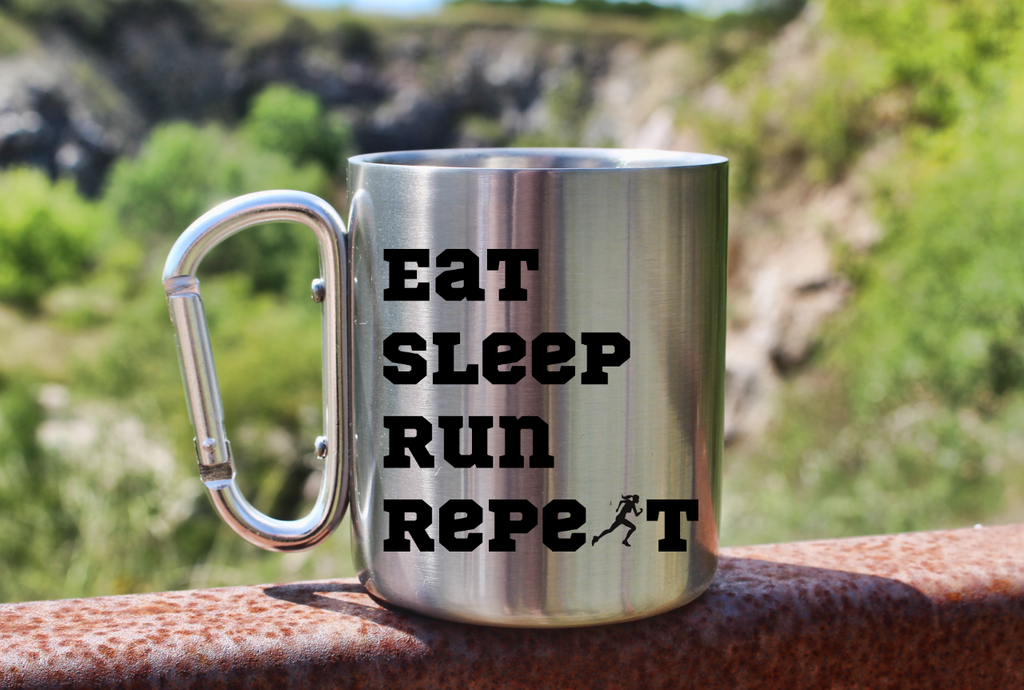 Kubek ze srebrnym karabińczykiem – z nadrukiem "Eat Sleep Run Repeat" – dla pani, bieganie #10