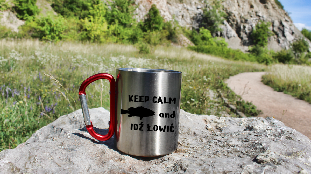 Kubek z czerwonym karabińczykiem i nadrukiem "KEEP CALM and IDŹ ŁOWIĆ" - wędkarstwo #6