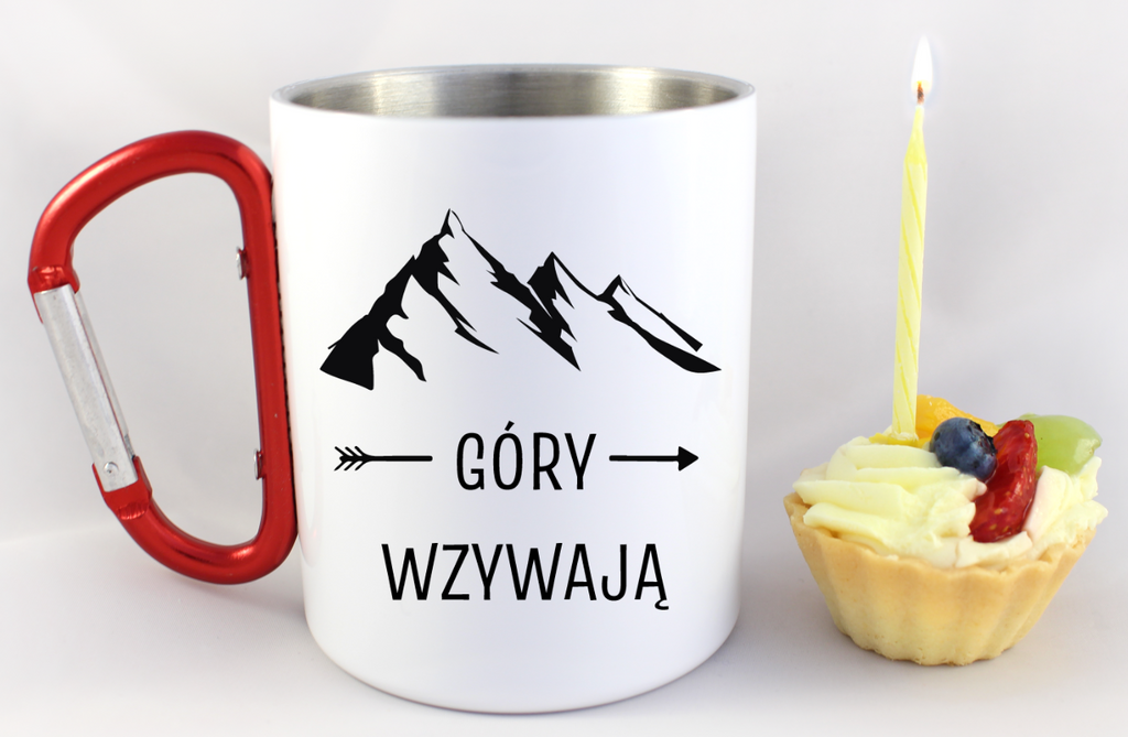Kubek biały z czerwonym karabińczykiem, nadruk „Góry wzywają” - trekking #2