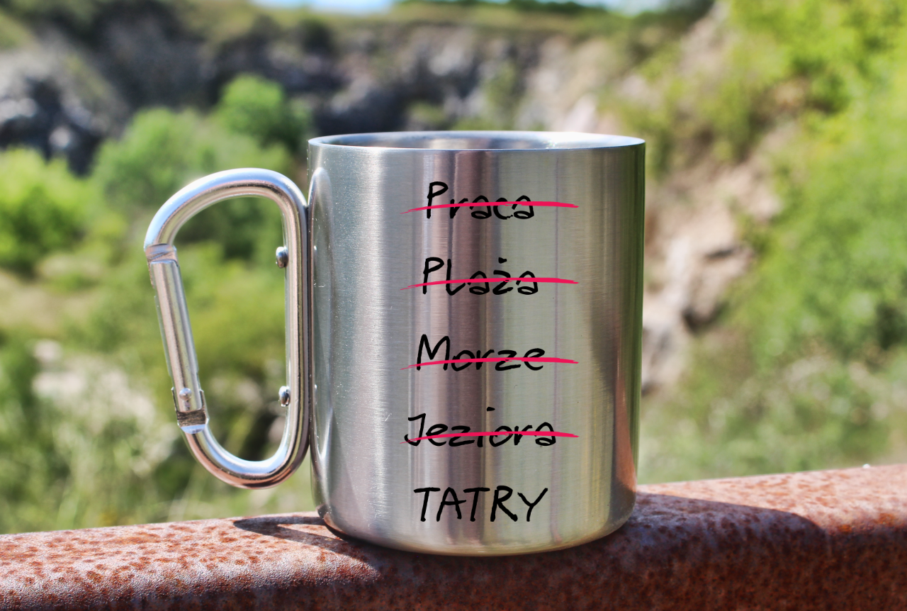 Kubek ze srebrnym karabińczykiem z nadrukiem „Tatrzańska wykreślanka” – góry, Tatry #11