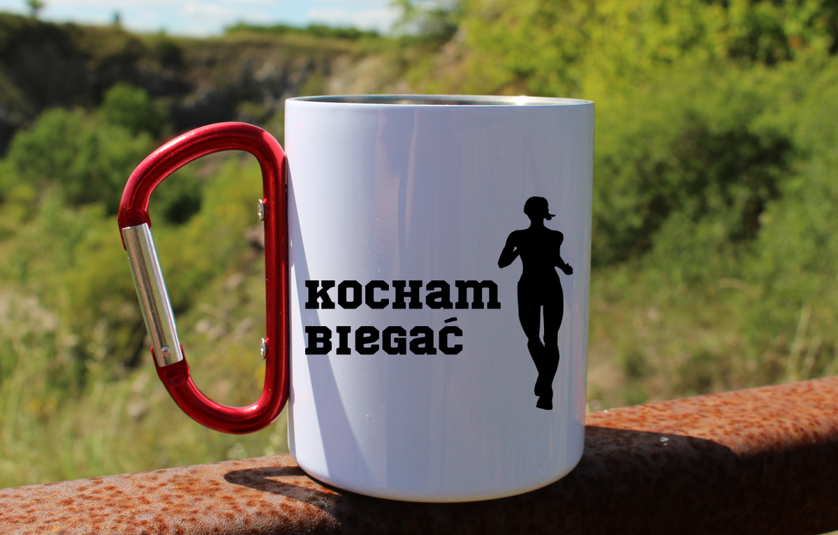 Kubek biały z czerwonym karabińczykiem dla biegaczki – nadruk "Kocham Biegać" #4