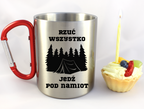 Kubek z czerwonym karabińczykiem i nadrukiem „Rzuć wszystko, jedź pod namiot” – namioty, camping #9