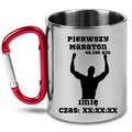 Kubek z czerwonym karabińczykiem – pamiątka po maratonie – bieganie #10