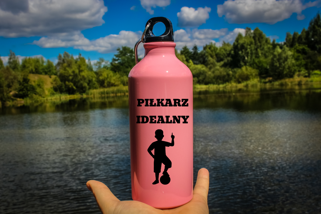 Butelka różowa 600 ml z napisem "Piłkarz Idealny" dla dziecka #4
