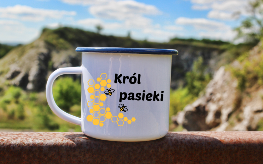 Kubek emaliowany biały z nadrukiem „Król pasieki” – pszczelarstwo #10