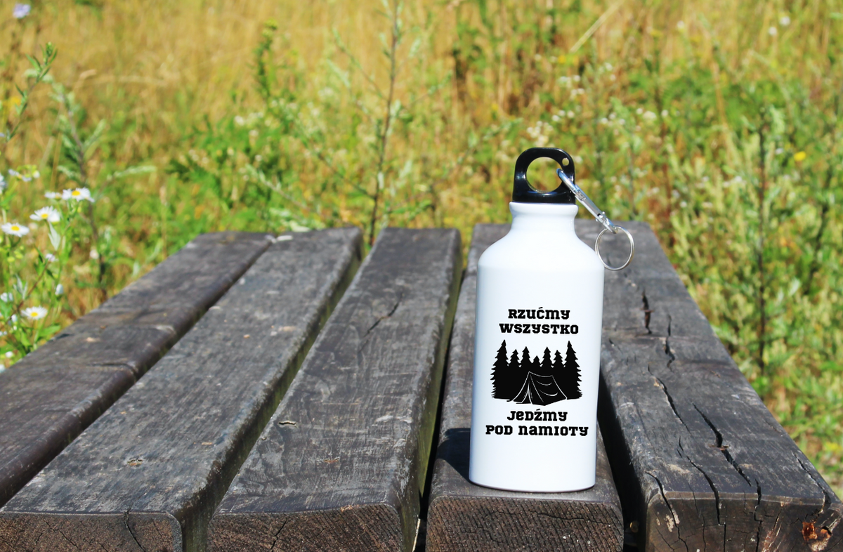 Butelka biała 400 ml z nadrukiem „Rzućmy wszystko, jedźmy pod namioty” – camping, namiot #10