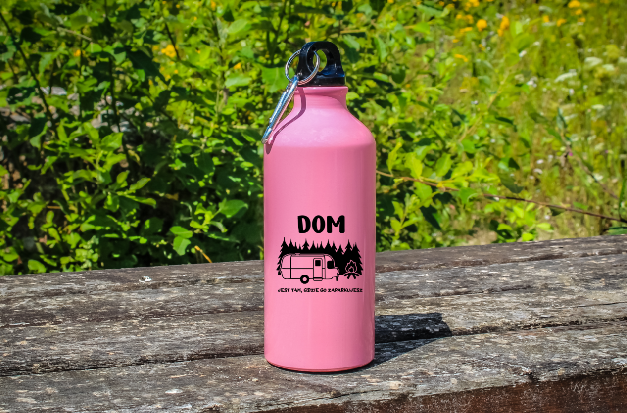 Butelka różowa 600 ml z nadrukiem „Gdzie zaparkujesz, tam jest dom” – camping, przygoda, podróż #4
