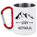 Kubek biały z czerwonym karabińczykiem, nadruk „Góry wzywają” - trekking #2