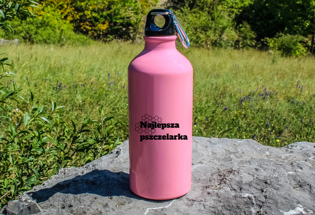 Butelka różowa 600 ml z nadrukiem "Najlepsza pszczelarka" – pszczelarstwo #2