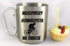 Kubek ze srebrnym karabińczykiem z nadrukiem „Najszybszy rowerzysta na świecie” – dla rowerzysty #12