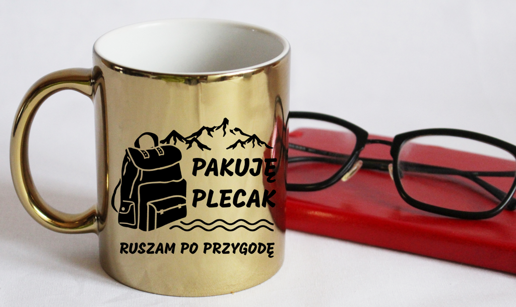 Kubek złoty z nadrukiem „Pakuję plecak, ruszam po przygodę” – trekking, przygoda #3