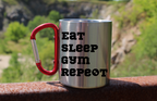Kubek z czerwonym karabińczykiem i nadrukiem "Eat Sleep Gym Repeat" – na siłownię #7