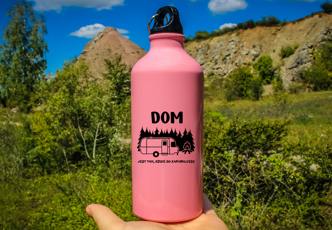 Butelka różowa 600 ml z nadrukiem „Gdzie zaparkujesz, tam jest dom” – camping, przygoda, podróż #4