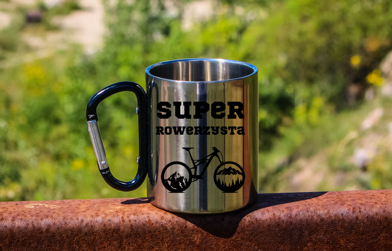 Kubek z czarnym karabińczykiem, nadrukiem „Super Rowerzysta” – dla rowerzysty #7