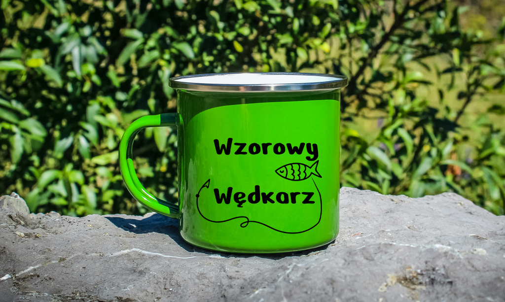 Kubek emaliowany zielony z nadrukiem "Wzorowy Wędkarz" #1