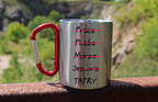 Kubek z czerwonym karabińczykiem i nadrukiem "Tatrzańska wykreślanka" - Tatry, góry #11
