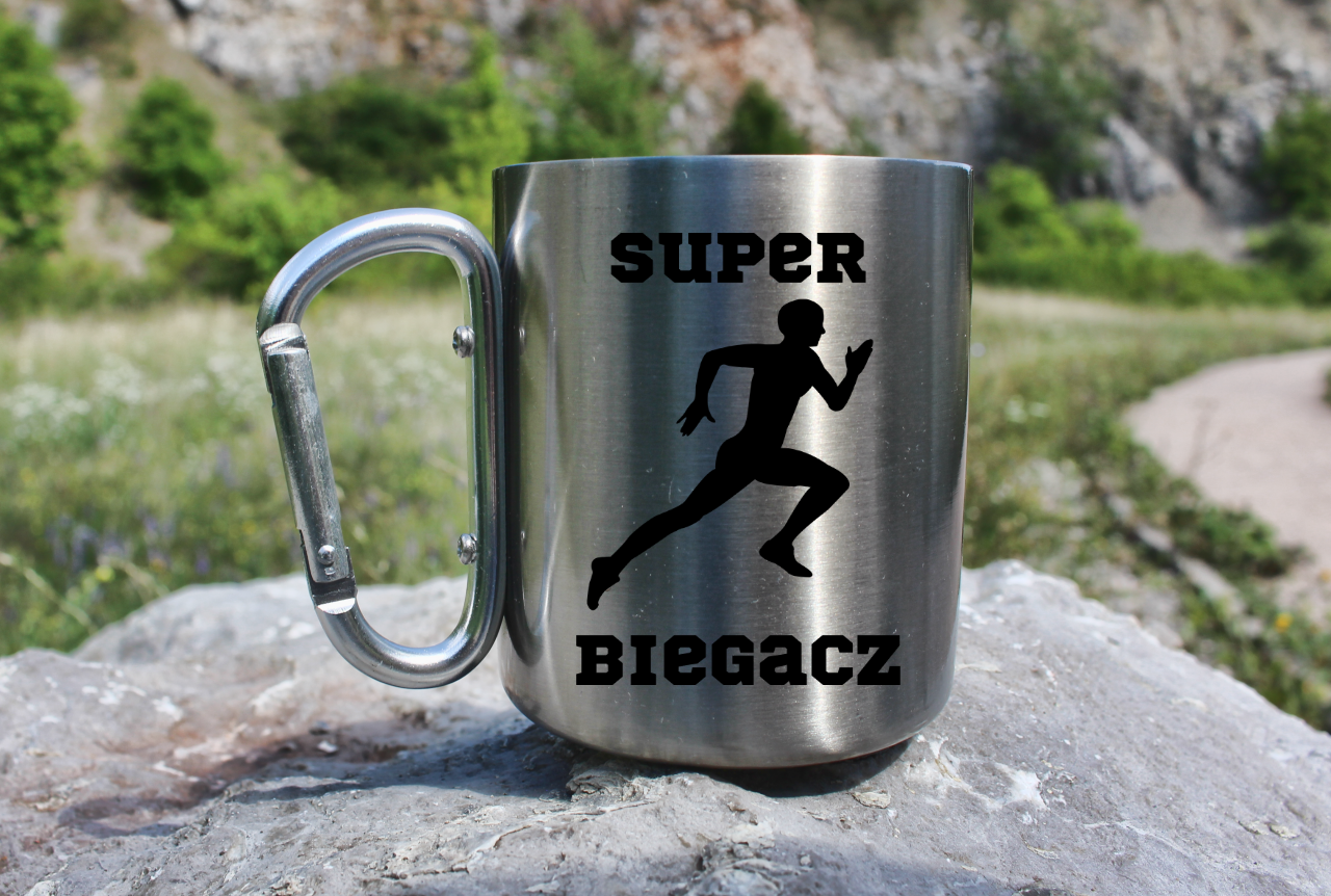 Kubek ze srebrnym karabińczykiem – z nadrukiem "Super Biegacz" – bieganie #7