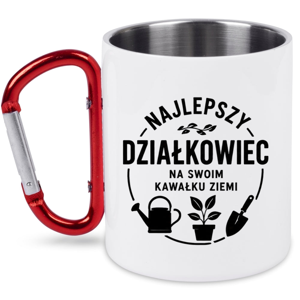 Kubek biały z czerwonym karabińczykiem „Najlepszy działkowiec na swoim kawałku ziemi” – działka, ogród #9