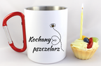 Kubek biały z czerwonym karabińczykiem i nadrukiem „Kochany pszczelarz” – pszczelarstwo #6